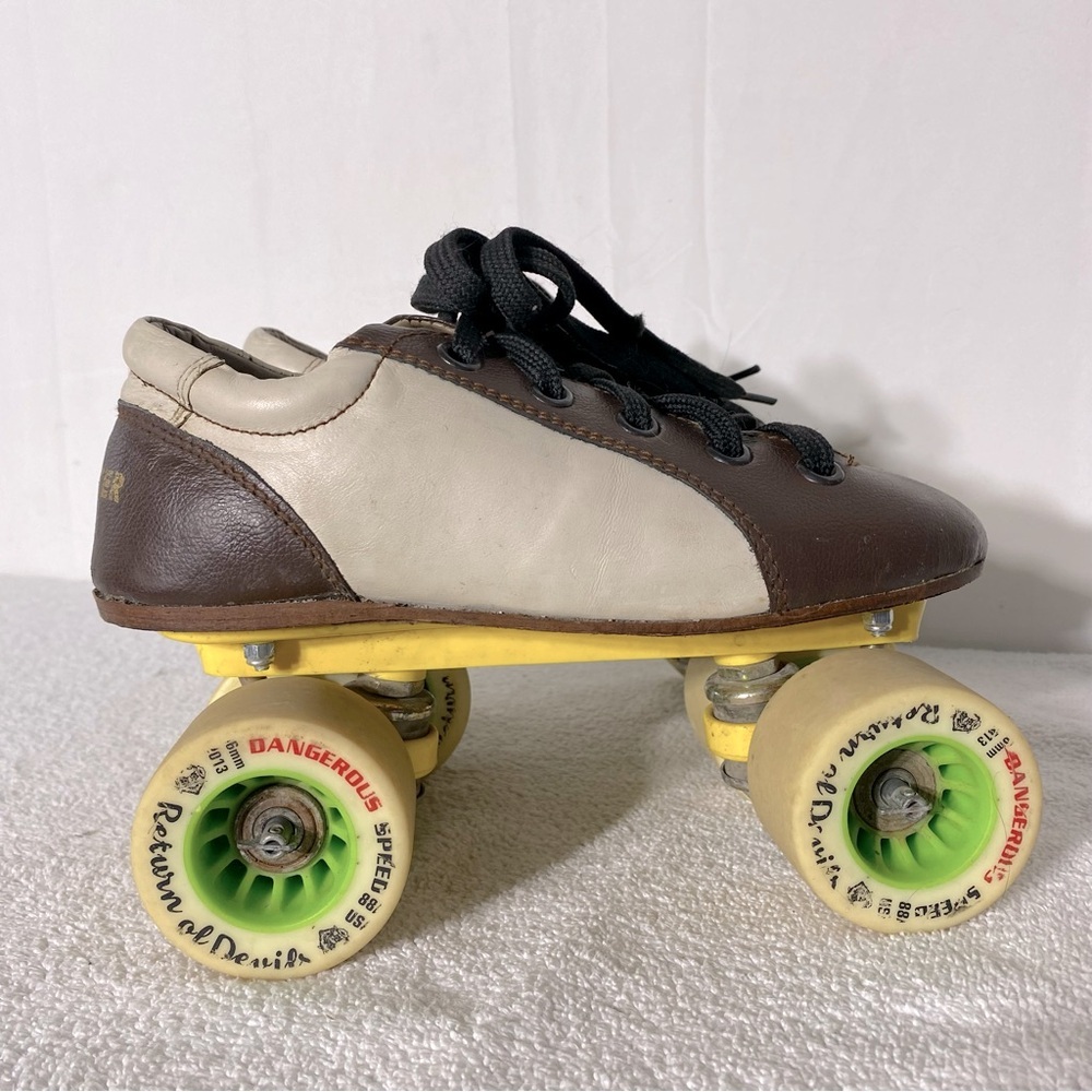 Vintage V Master Brown Lace Up Roller Skates W Yellow Wheels 5